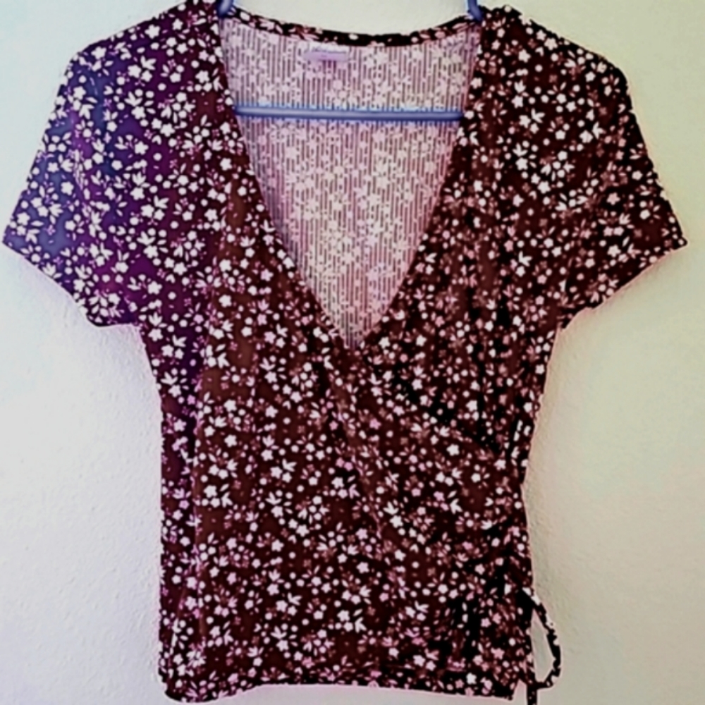 Womans Spring/Summer Top - Picture 4 of 5